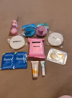 NWT! Beauty Bundle w/ Pink Makeup Remover Wipes & Spa Accessories (10+ Product)